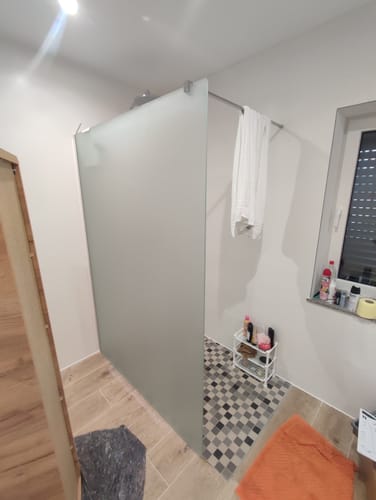 Customer photo review of SONNI Walk In Dusche Duschabtrennung Duschwand Nano Vollsatiniert ESG-Glas Glasstärke 8/10mm Breite 80-160cm