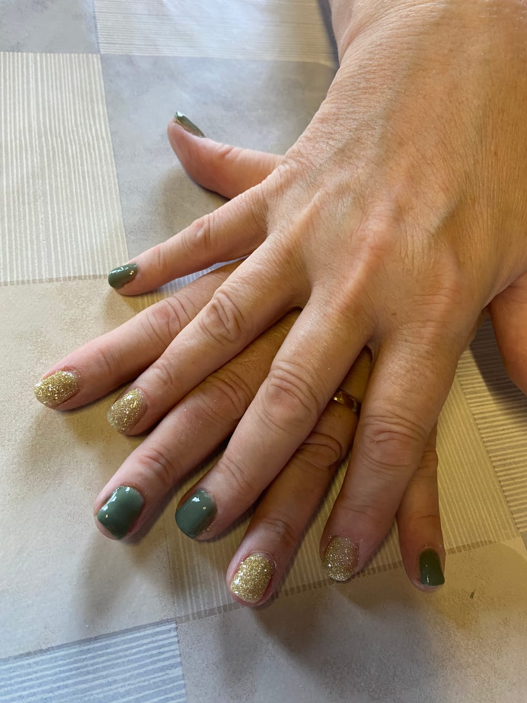 Customer photo review of Shallow Gold Dipping Powder