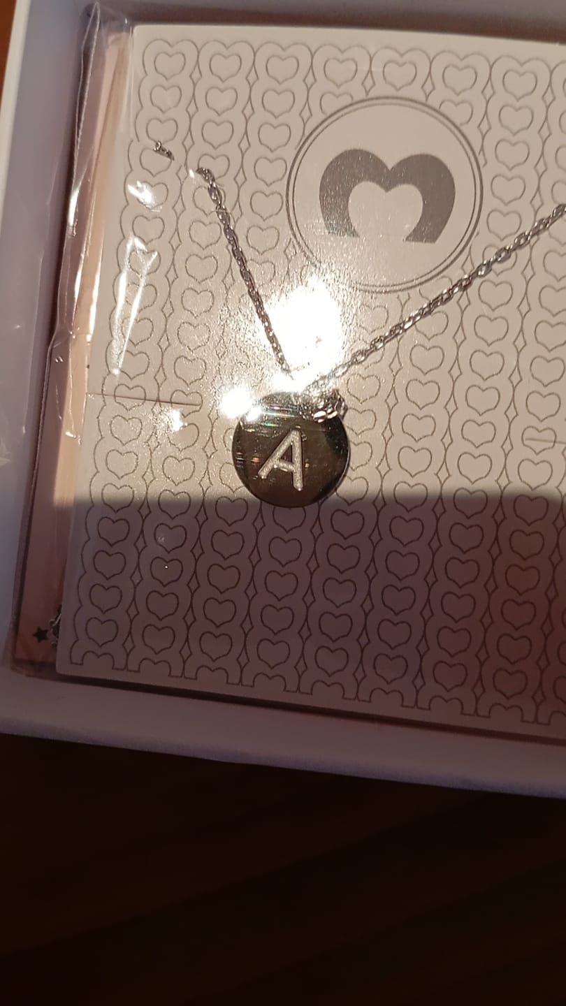 Customer photo review of Collar Inicial