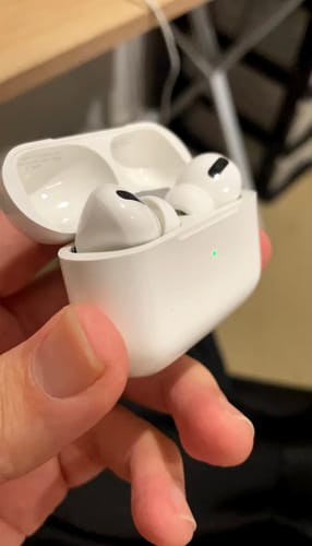 Customer photo review of Airpods Pro 2da Generación