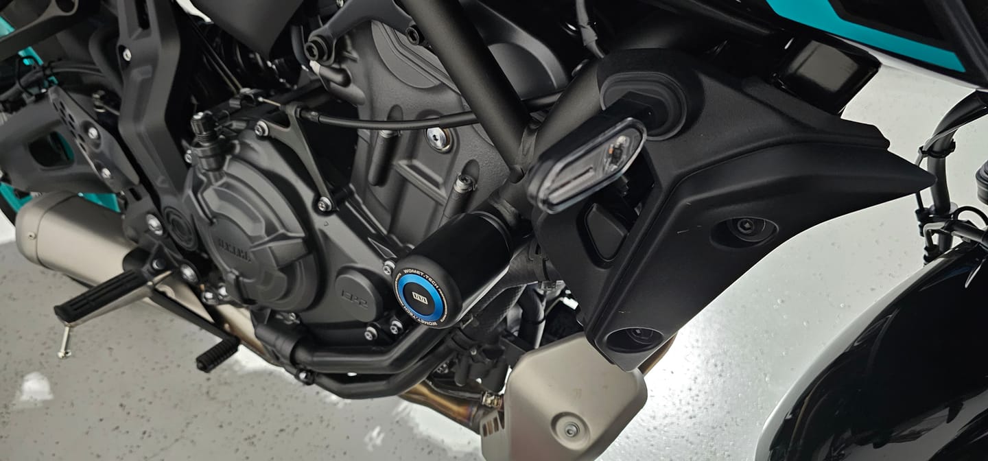 Customer photo review of Crash Pads / Frame Sliders for Yamaha R7 / MT07 & XSR700 (Standard Line)