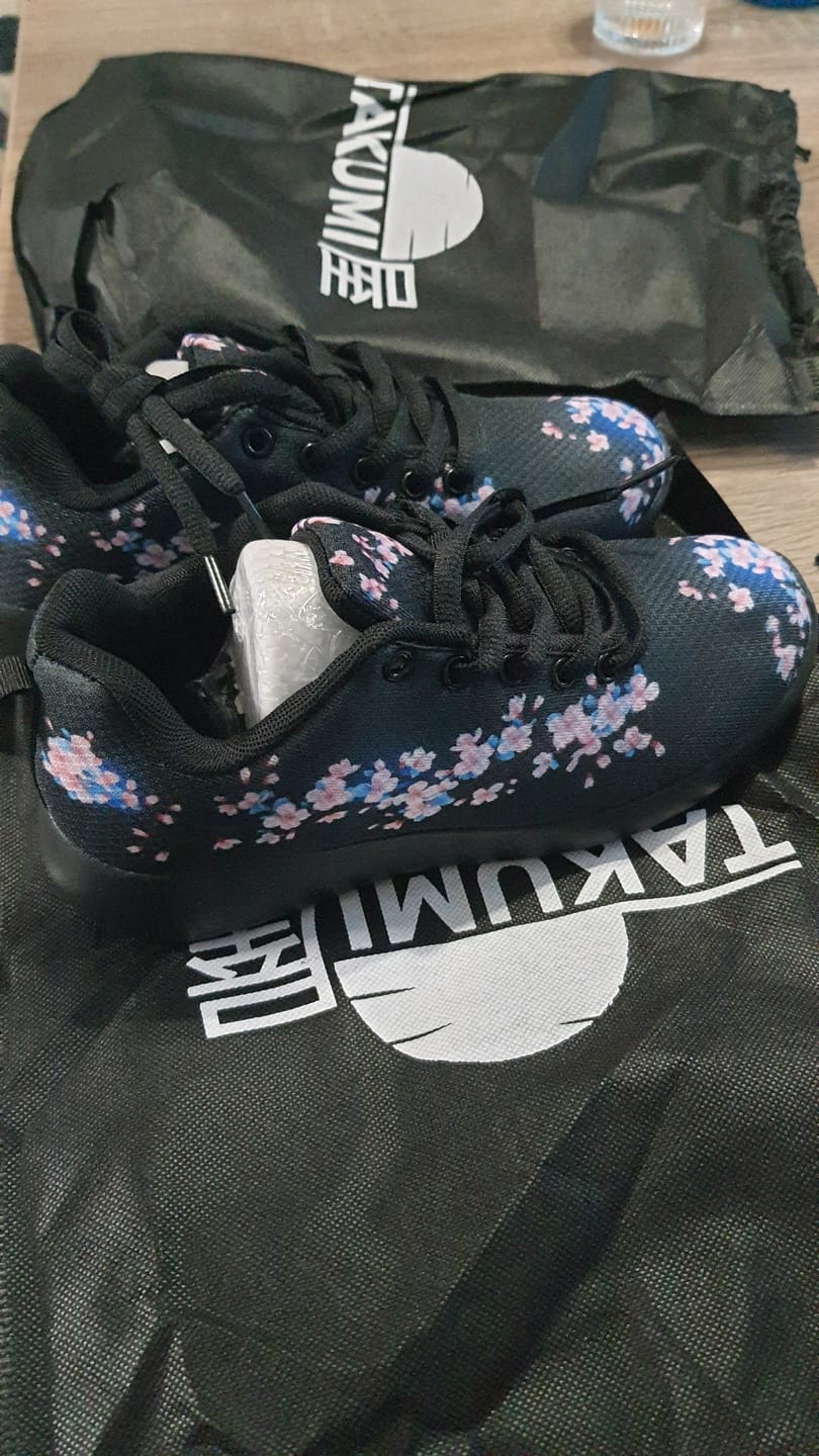 Customer photo review of Sneakers Hana