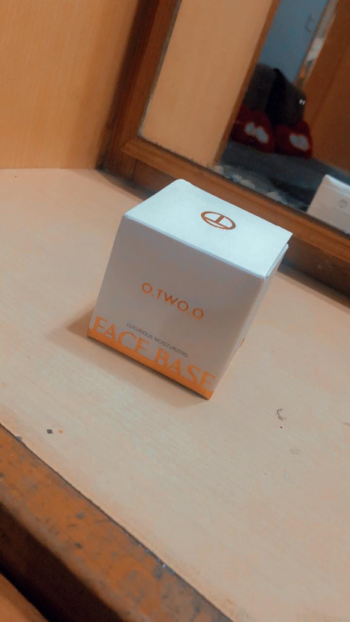 Customer photo review of O.TWO.O LUXURIOUS MOISTURIZING FACE BASE