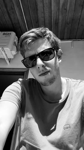 Customer photo review of RAY-BAN NEW WAYFARER 2132 901/58