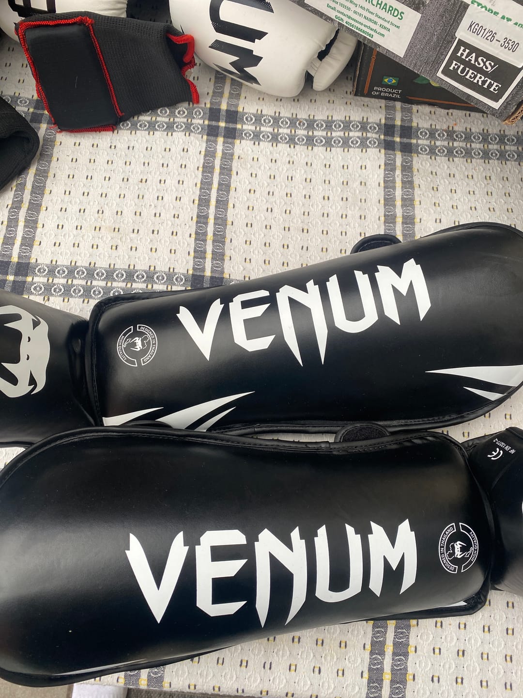 Customer photo review of Venum Scheenbeschermers Kickboks Challenger - Zwart/Wit