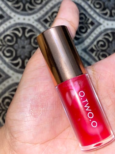 Customer photo review of O.TWO.O PLUMP SHINY CRYSTAL LIP GLOSS