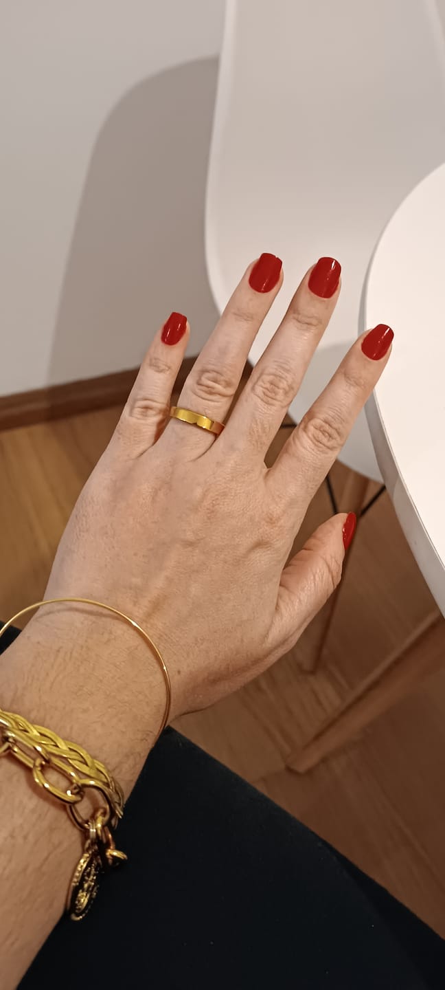 Customer photo review of Aliança Quadrada Anatômica Banhado em Ouro 18K