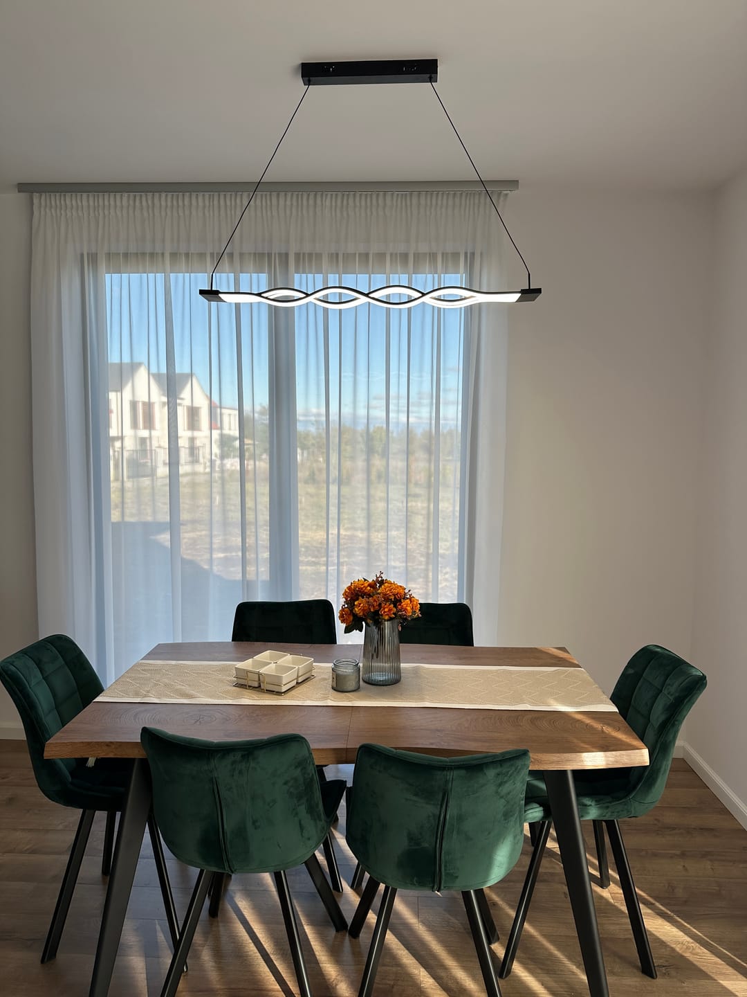 Customer photo review of Masa extensibila DICKSON, stejar natural/negru, 150/210x90x75 cm