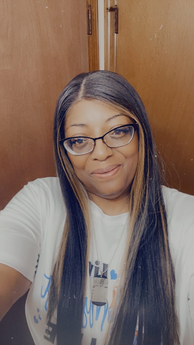 Customer photo review of Sensationnel Bare Lace Glueless 13x6 HD Extra Transparent Luxe Lace Front Wig - 13x6 UNIT 9