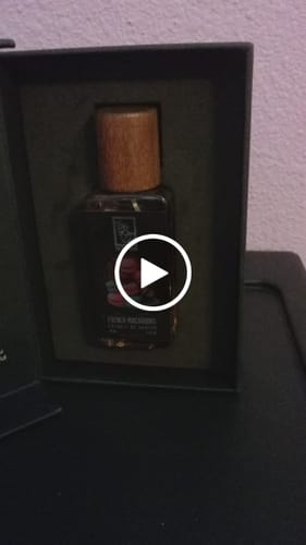 Customer video review of French Macaroons