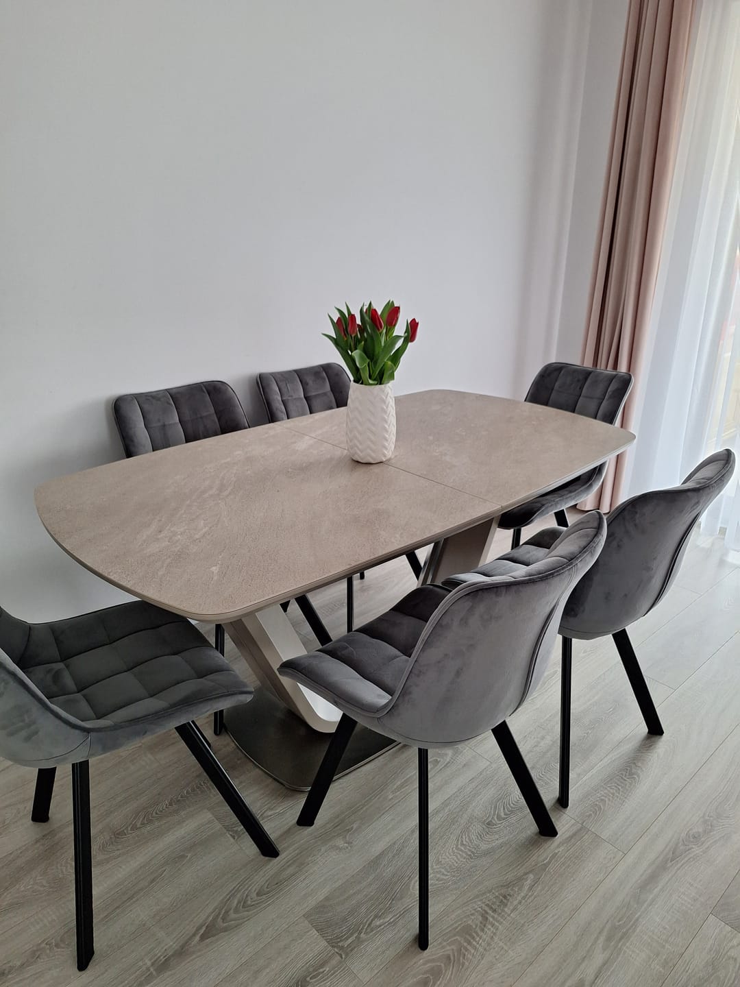 Customer photo review of Masa ARMANI, gri cu efect de marmura, 160/220x90x76 cm