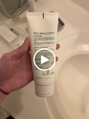 Customer video review of [Dr.G] Red Blemish Moisture Cleansing Foam 150ml