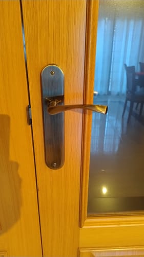 Customer photo review of Manilla modelo '130' de zamak con placa ovalada acabado en cuero para puertas