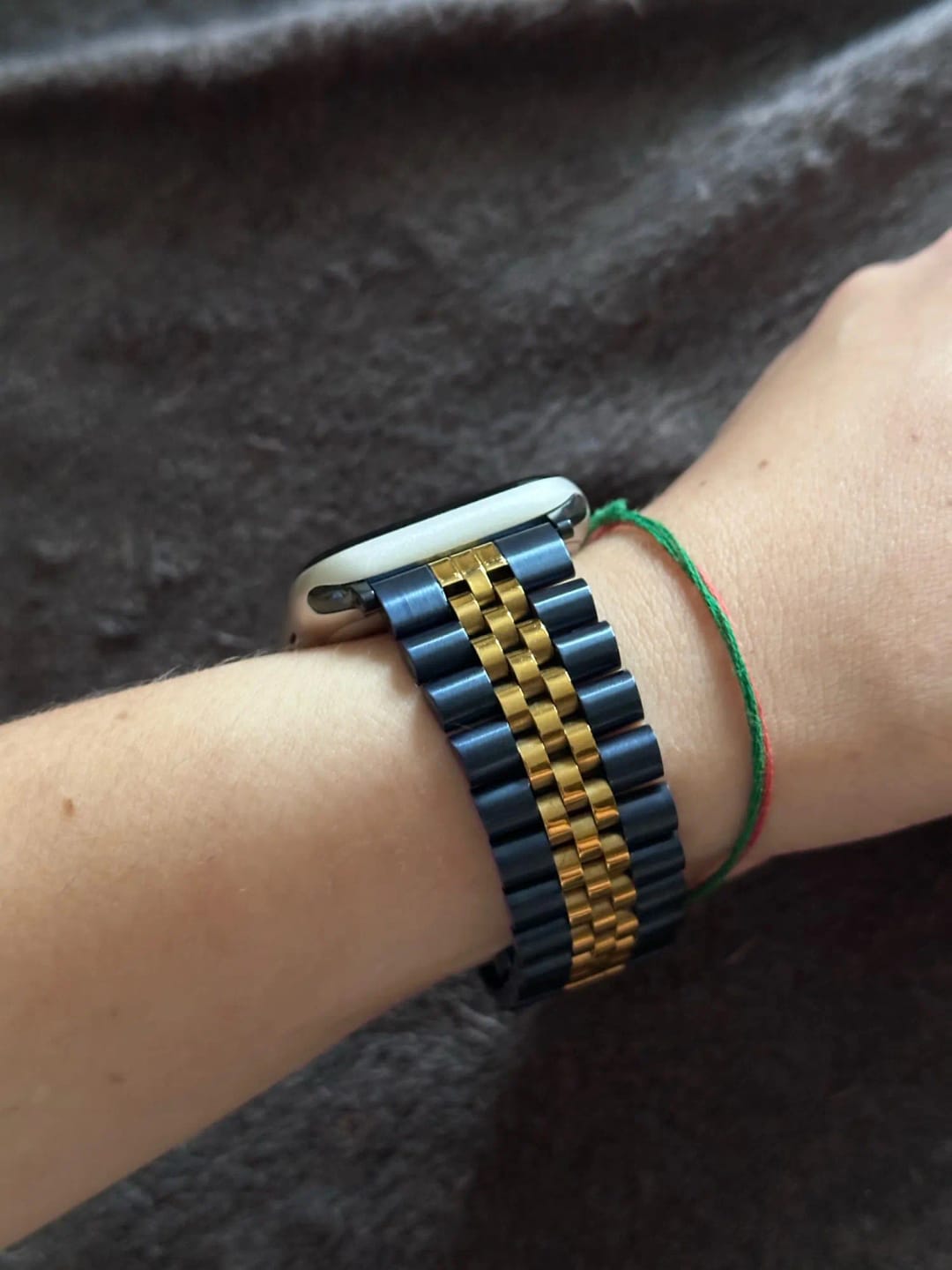Customer photo review of Apple Watch Stainless Steel Strap - Elegant Durable Design