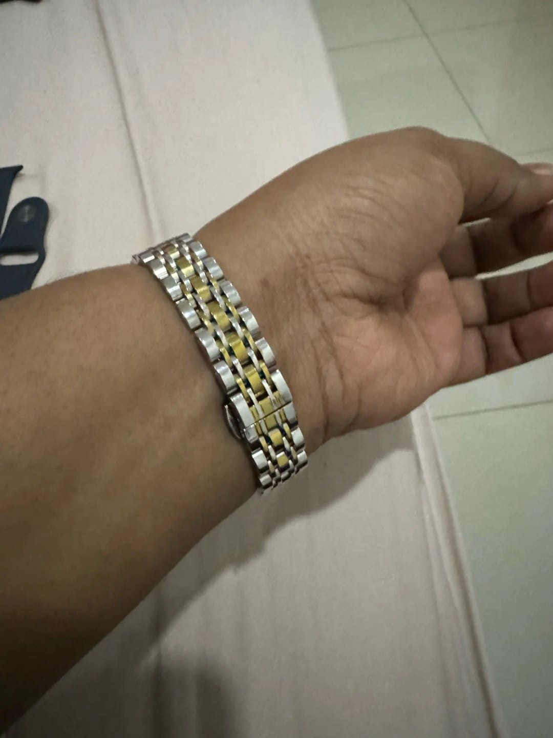 Customer photo review of Apple Watch Stainless Steel Band - Sleek Durable Style