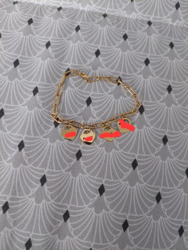 Customer photo review of Bracelet avec pendentifs cœur personnalisés