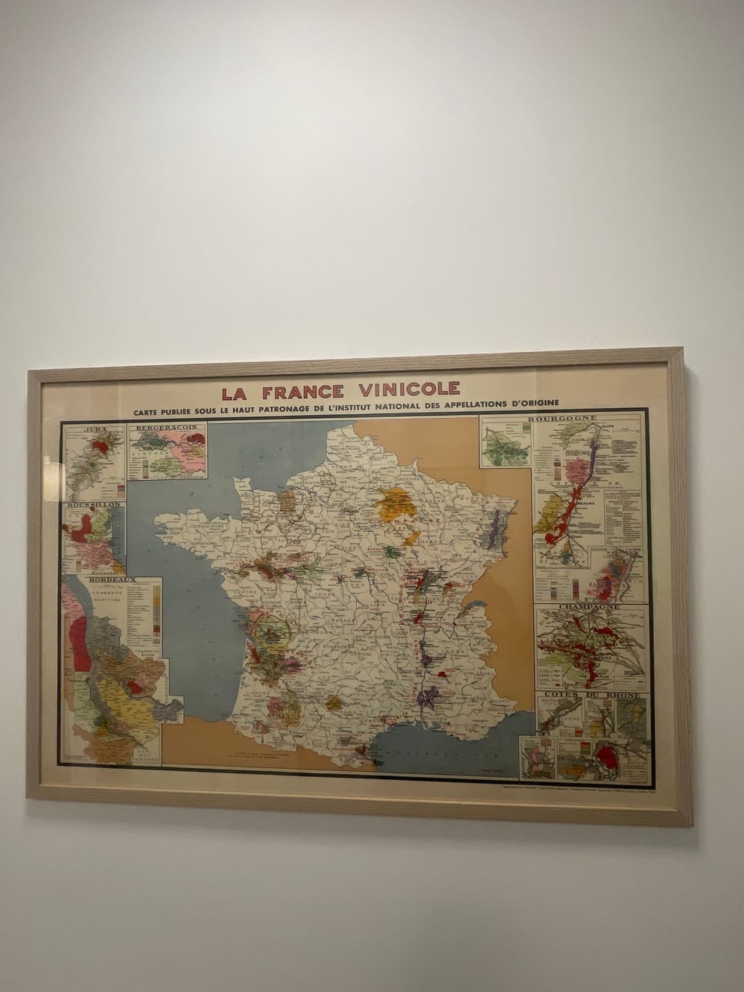 Customer photo review of Old Map of Vineyards in France "La France Vinicole", 1939 - Bordeaux,  Bourgogne, Champagne,  Cotes Du Rhone, Bergeracois