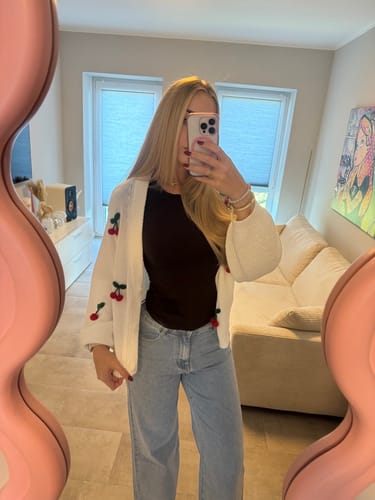 Customer photo review of Cassi Wideleg Jeans - Hellblau