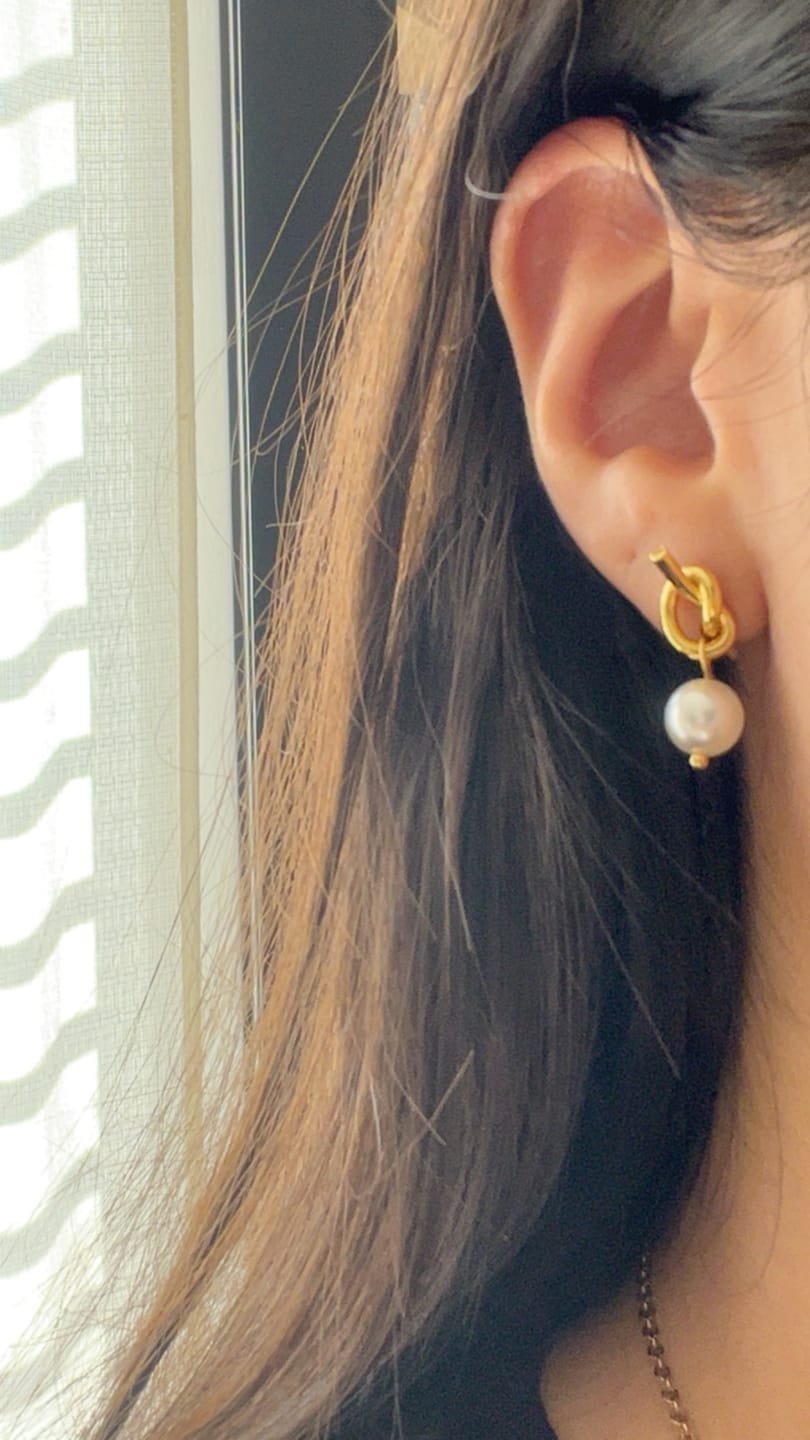Customer photo review of Par Arete Nudo Con Perla