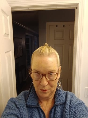 Customer photo review of JuvaBun Messy Bun