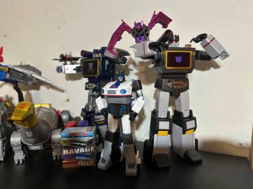 Customer photo review of Robot Paradise RP-02  RP02  Acoustic Blaster & Night Bat ( Sound Blaster & Ratbat, Fans Toys Fanstoys) 23cm / 9"