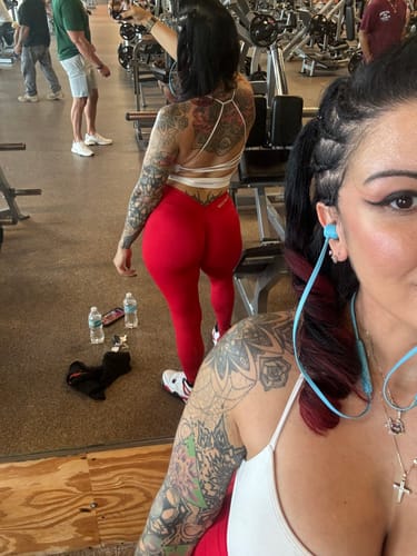 Customer photo review of Red Low V-Back Scrunch Butt Leggings