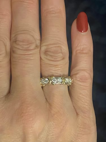 Customer photo review of Molto Kiss Eternity Entertwine Ring