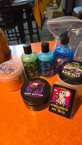 Customer photo review of All Hallows Eve Wax Melts