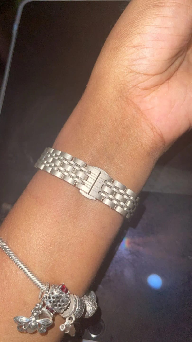 Customer photo review of Apple Watch Stainless Steel Band - Sleek Durable Style