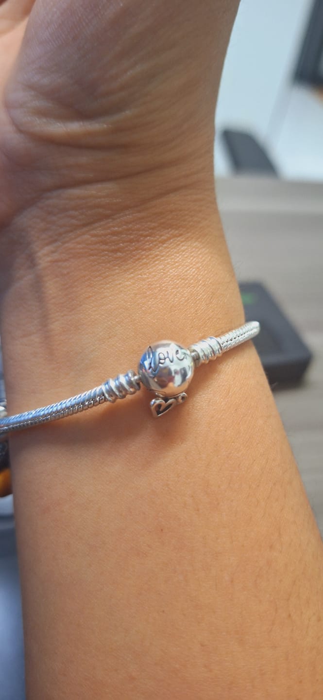 Customer photo review of Pulsera Esfera de Amor y Corazon