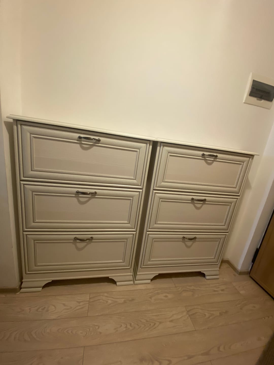 Customer photo review of Pantofar TIFFANY (TIFFY), crem, PAL laminat/MDF, 84x18x120 cm