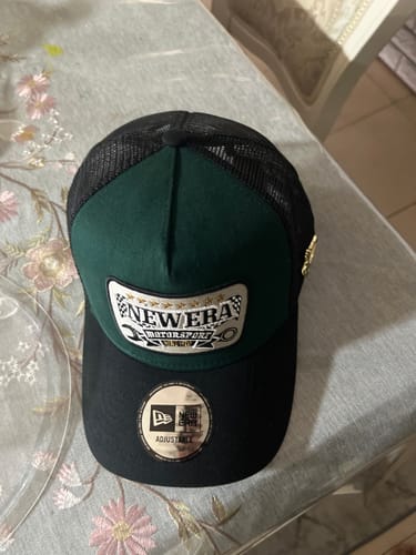 Customer photo review of 9FORTY E-Frame Trucker New Era Patch Dark Green Snapback