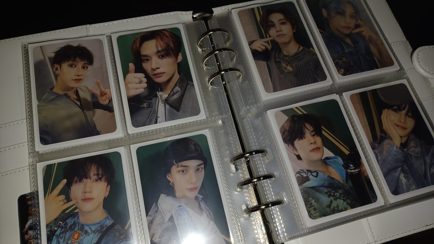 Customer photo review of COLORED PHOTOCARD SLEEVES - 61x91mm