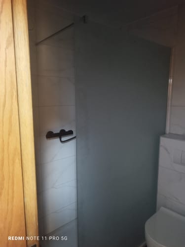 Customer photo review of SONNI Walk In Dusche Duschabtrennung Duschwand Nano Vollsatiniert ESG-Glas Glasstärke 8/10mm Breite 80-160cm
