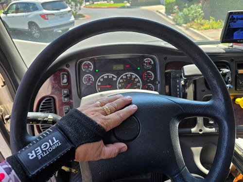 Customer photo review of Universal Wrist Support – Wrist Pain Relief For Drivers & Operators