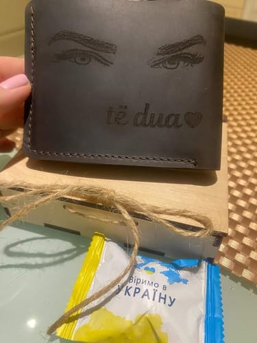 Customer photo review of Шкіряний гаманець чоловічий з гравіюванням "Лев" на подарунок