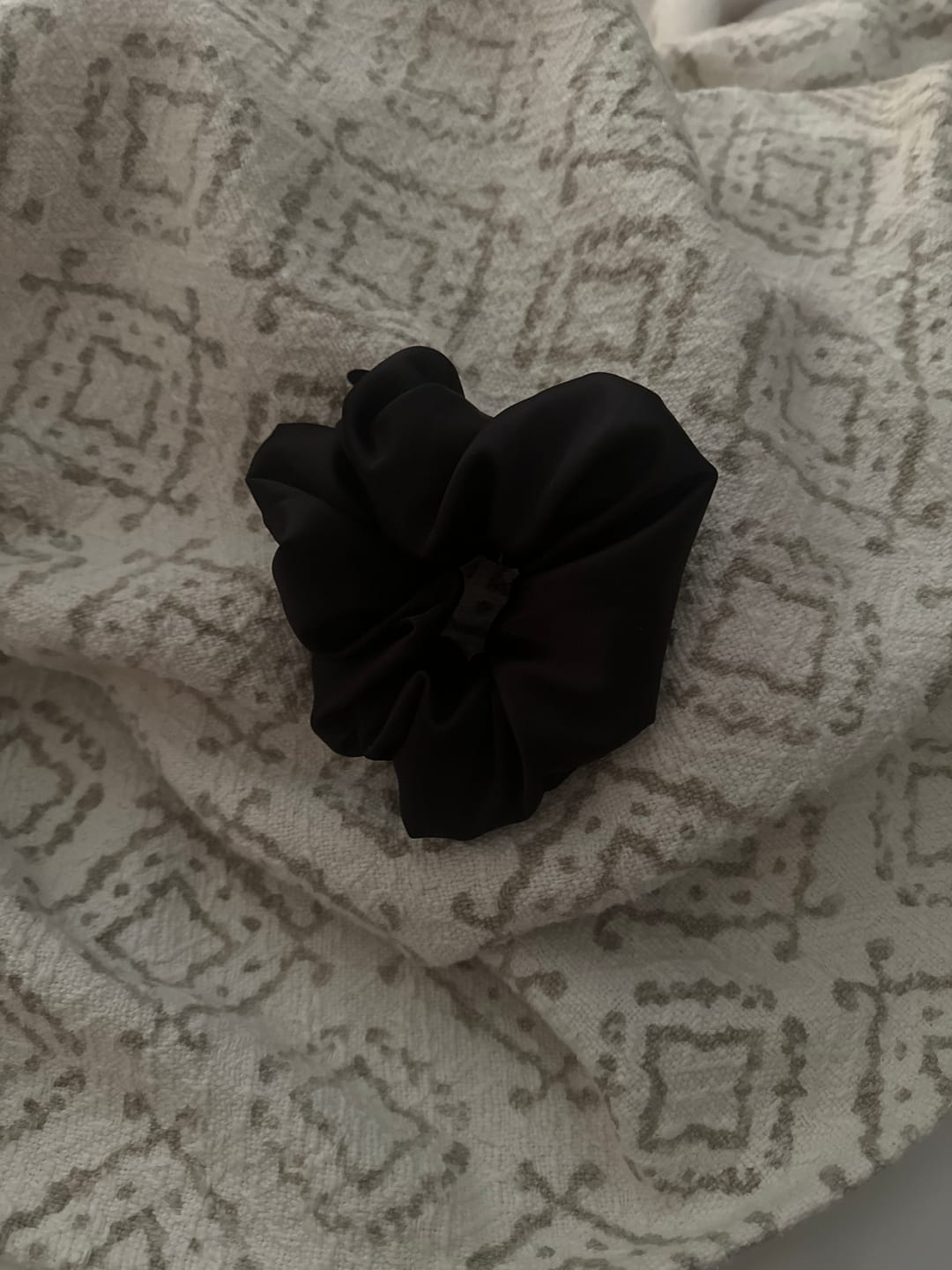 Customer photo review of Scrunchies Medianas - Satin