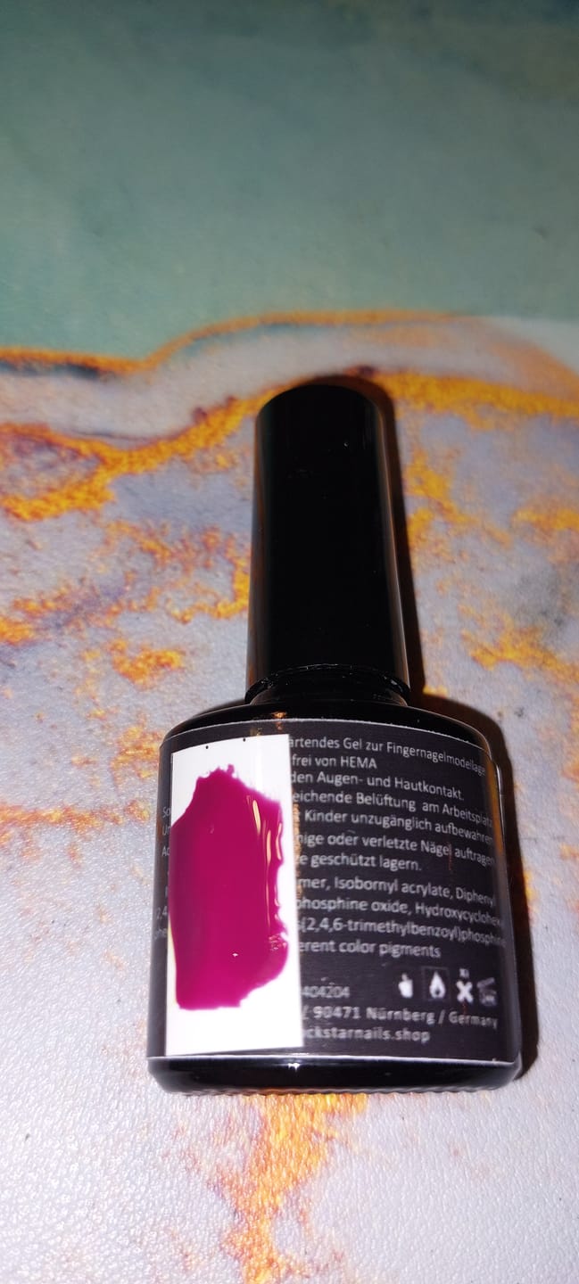 Customer photo review of 3in1 UV Nagellack - Hema frei - 90204 - tiefes lila rot