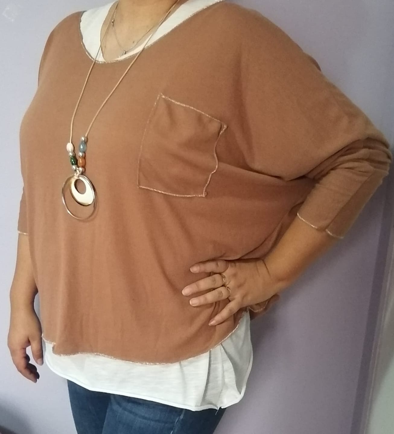 Customer photo review of Polera Doble con Collar y Bolsillo Café