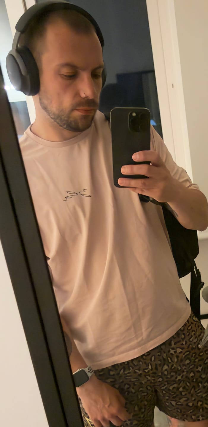 Customer photo review of 464 Skyline Super Sized Tees