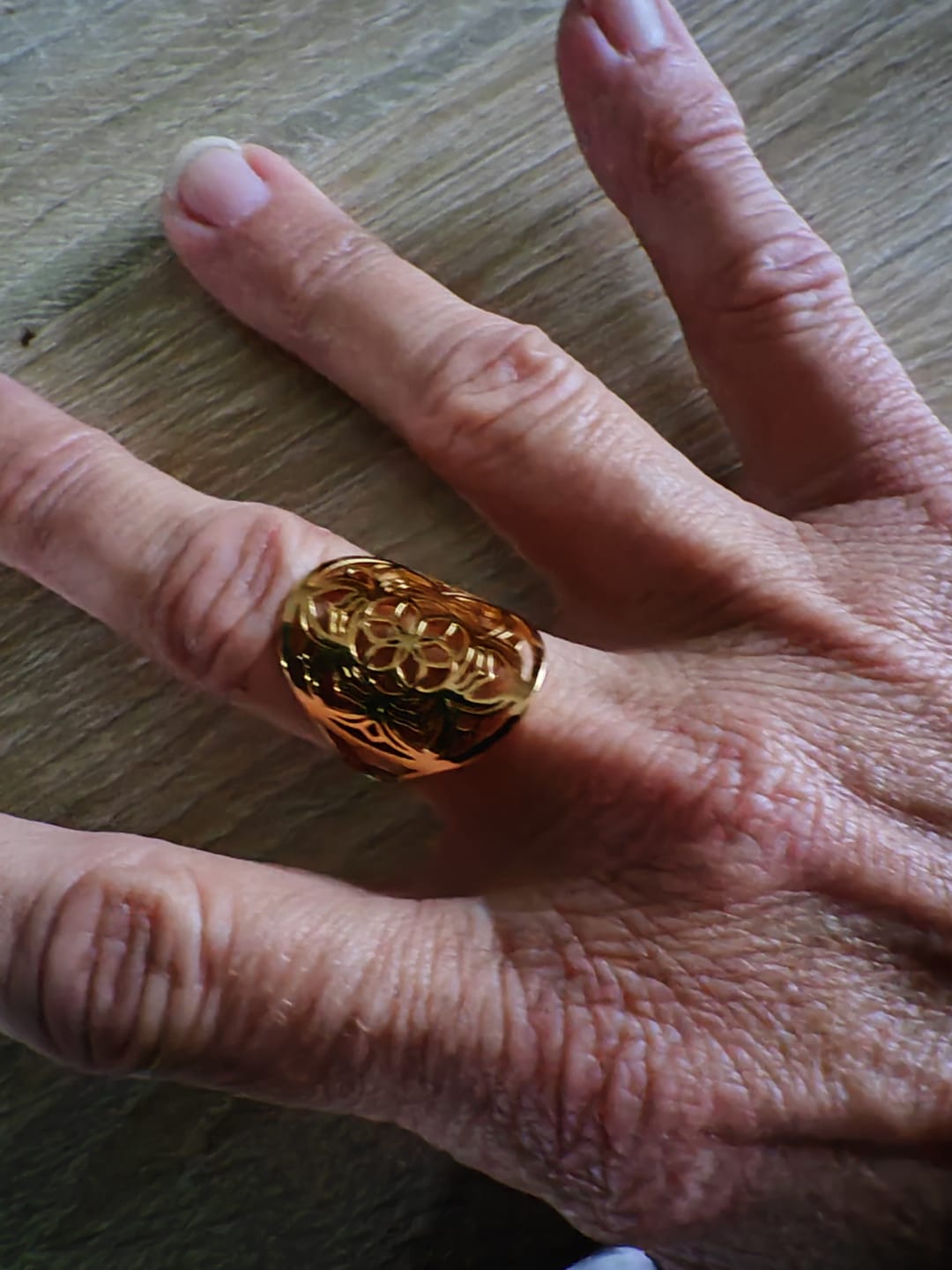 Customer photo review of Bague Ajustable "Fleur de Mandala"