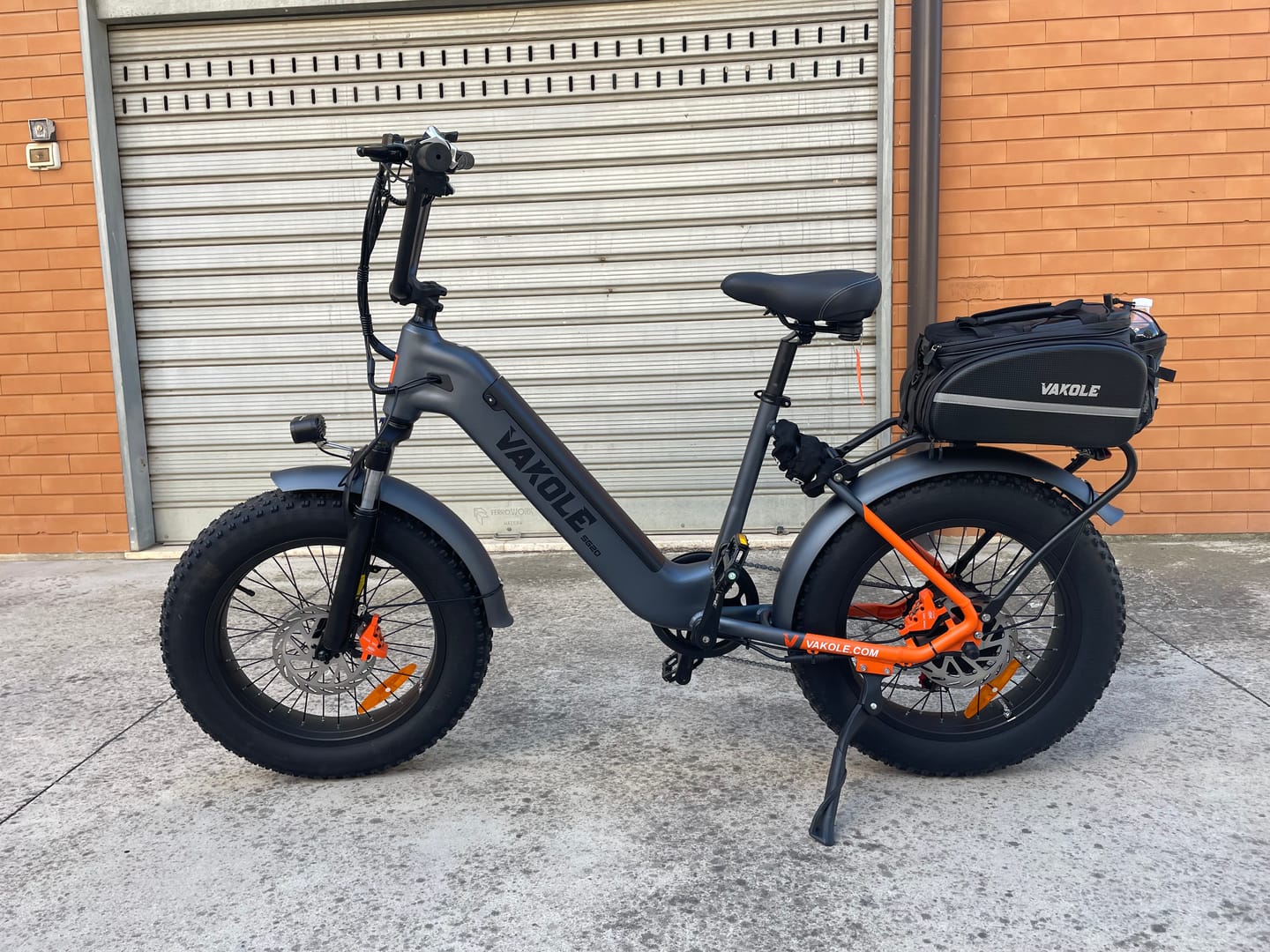 Customer photo review of Vakole SG20 Upgraded Version 250W 20" Fat Bike Electric Trekking Bike 48V 15.6Ah Samsung Battery