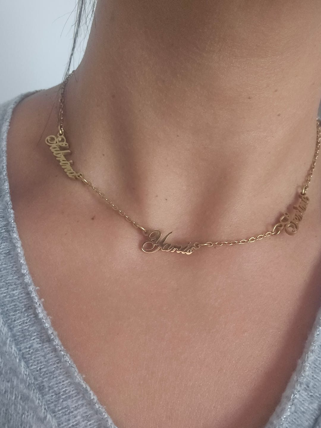 Customer photo review of Collier Choker Initiales Lettres Suspendues