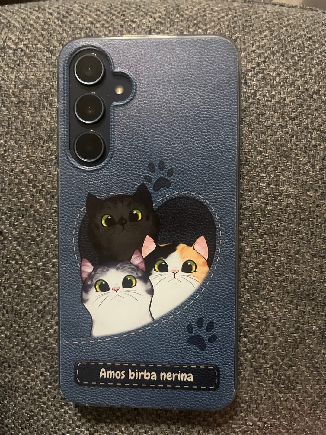 Customer photo review of Gatto con cuore aspetto similpelle - Custodia per il telefono personalizzata