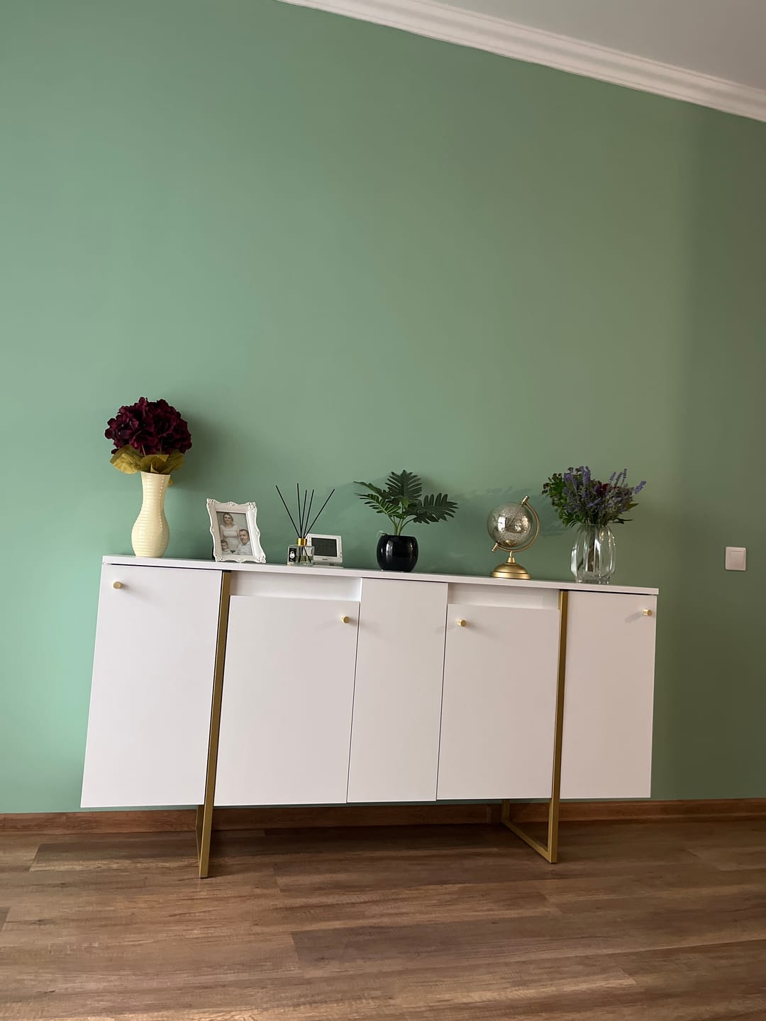 Customer photo review of Comoda Luxe, alb/auriu, PAL melaminat/metal, 160x35x80 cm