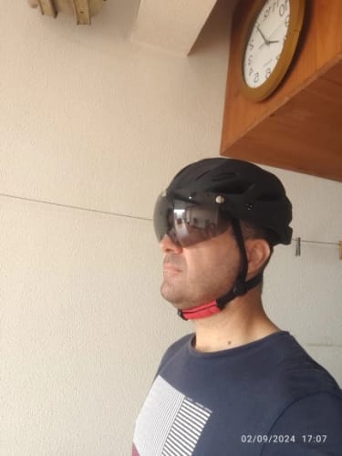 Customer photo review of Casque de vélo ultraléger avec LED, respirant et coloré