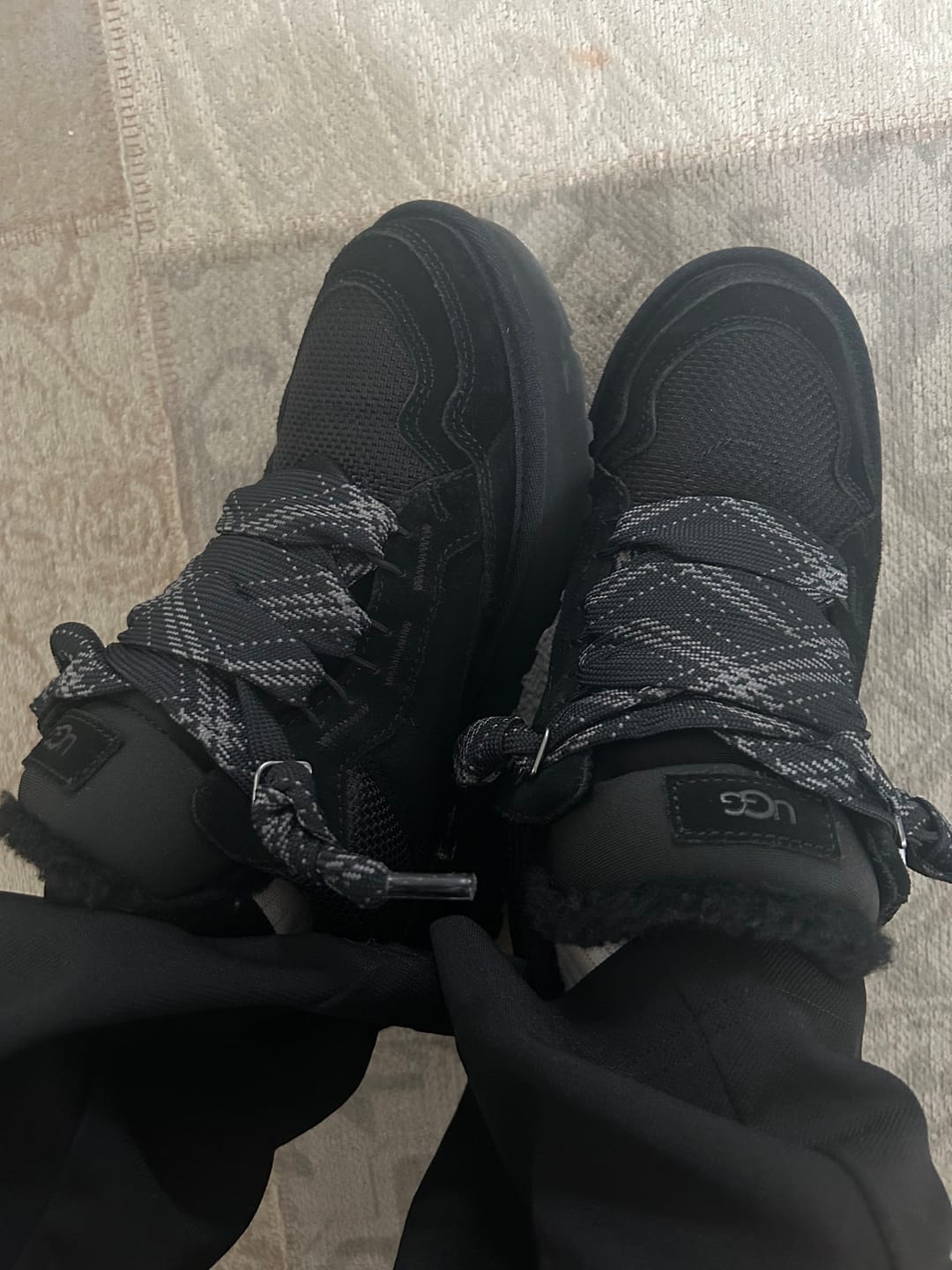 Customer photo review of UGG Lowmel Black