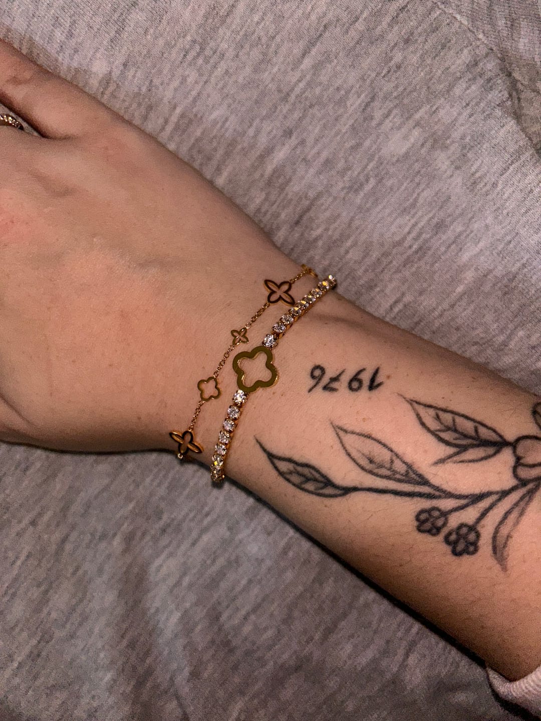 Customer photo review of Fancy Clover Armband | 18K vergoldet