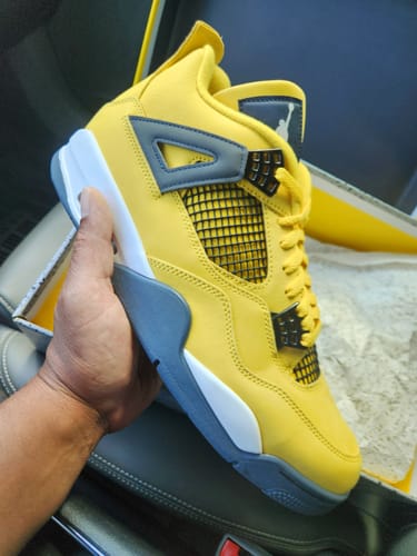 Customer photo review of Jordan 4 Retro Lightning (2021)