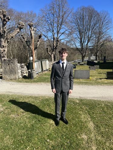 Customer photo review of Three-piece suit Tommy